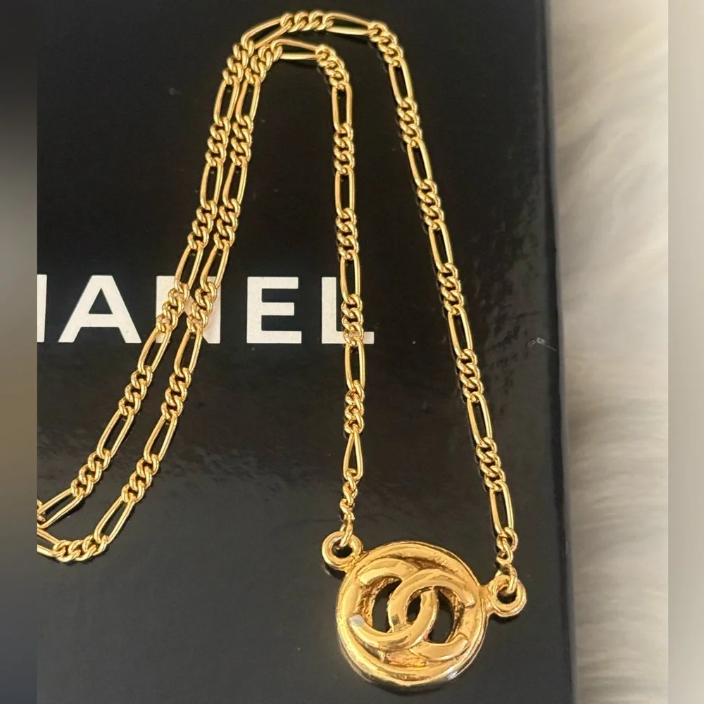 CHANEL 1983 CC Medallion-Pendant Necklace - Picture 6 of 11